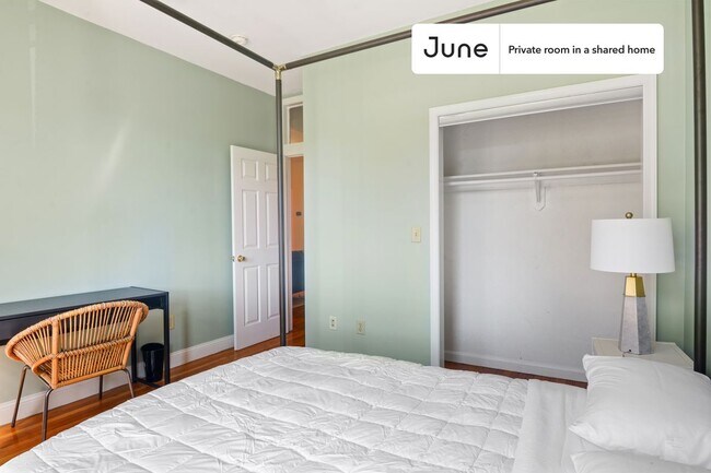 Building Photo - Room in Shared 4 bed/1 bath home