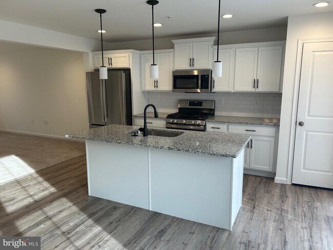 Building Photo - 8177 Lenker Dr