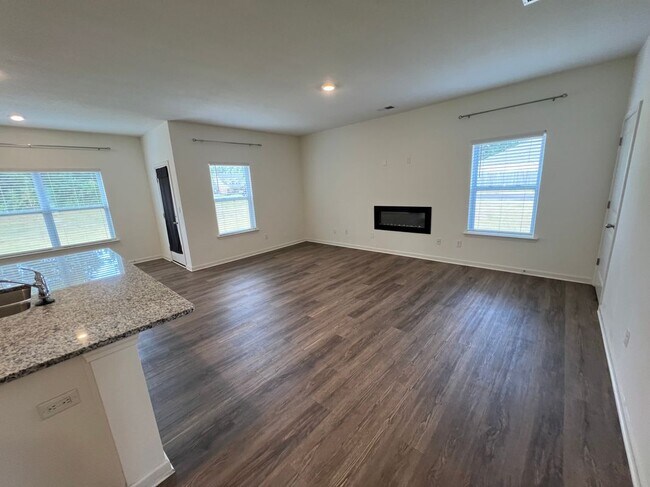Building Photo - 2427 Hyacinth Ln