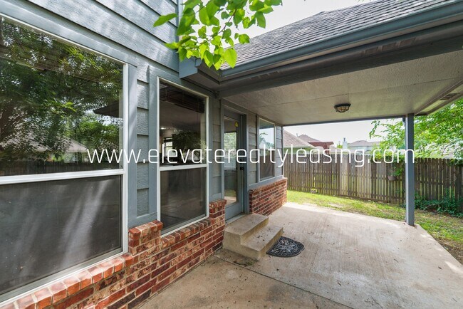 Building Photo - 1305 W Quincy St