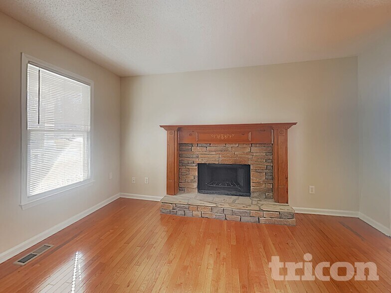 Building Photo - 447 Kent Ln