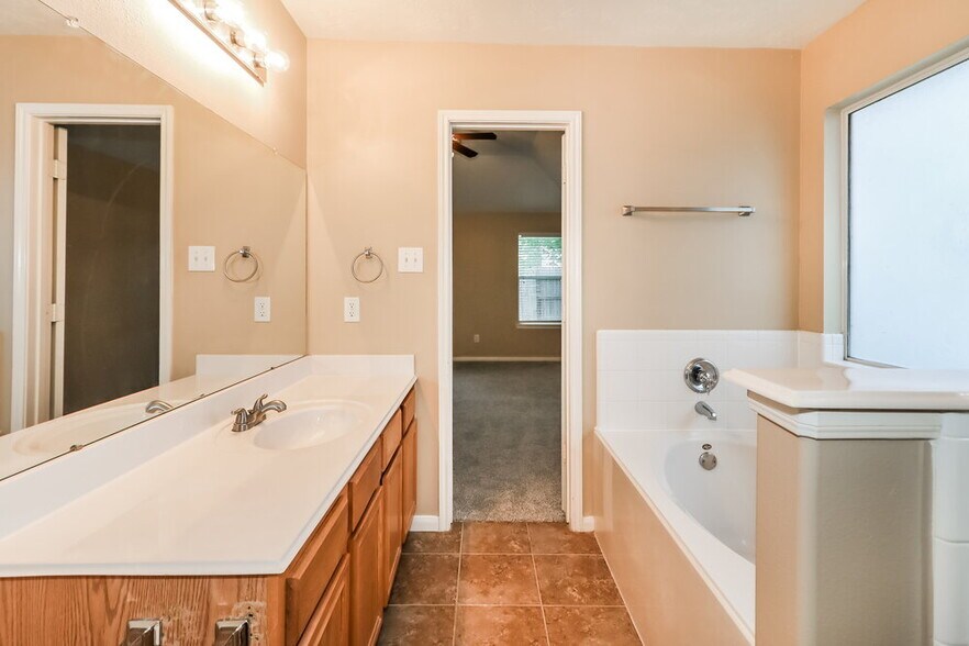 Building Photo - 6807 Arrowchase Ct