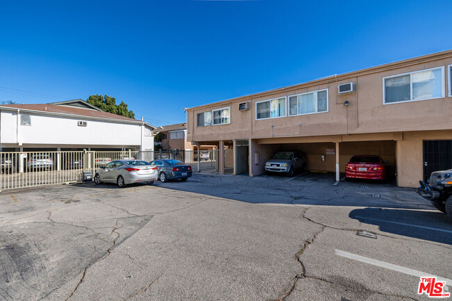 Building Photo - 5541 Newcastle Ave