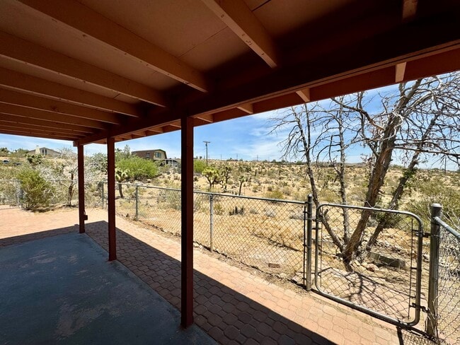 Building Photo - Come soon! 2 Bedroom home