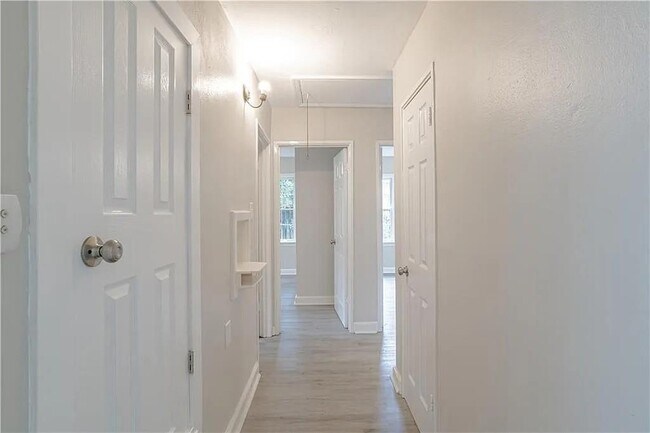 Building Photo - 2403 S Octavia Dr