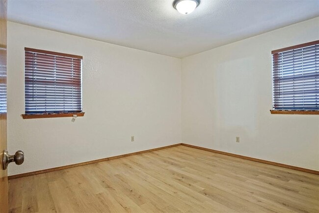 Building Photo - 1125 N Patterson Dr