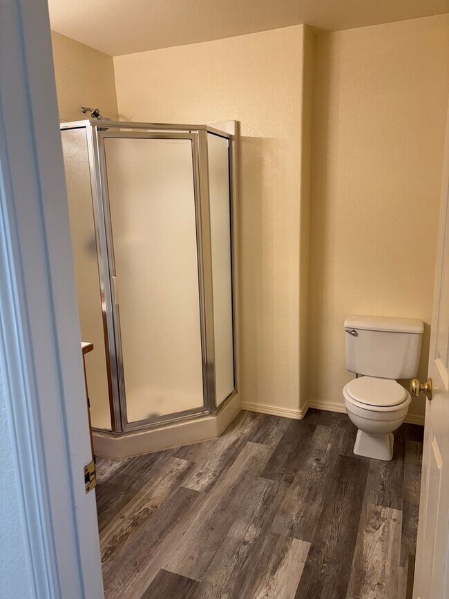 Building Photo - 726-728 E Spokane Ave