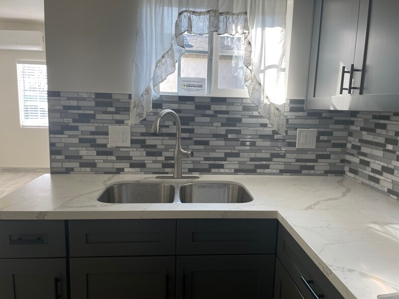 Kitchen - 600 W Palmer St