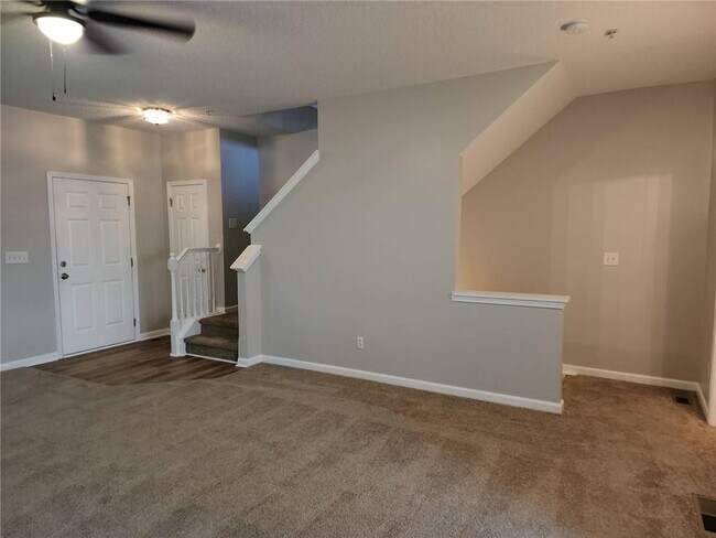 Building Photo - 605 Market Pl Ln