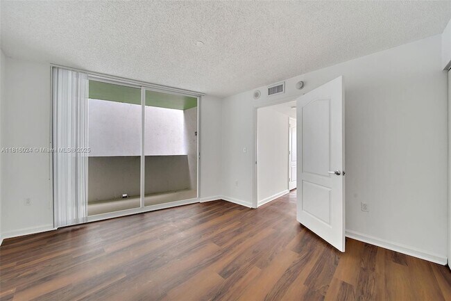 Building Photo - 1756 N Bayshore Dr