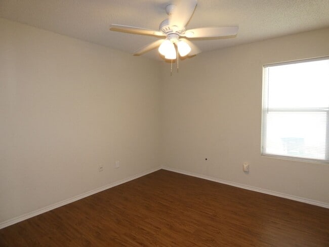Building Photo - 6920 Meadow Way Ln