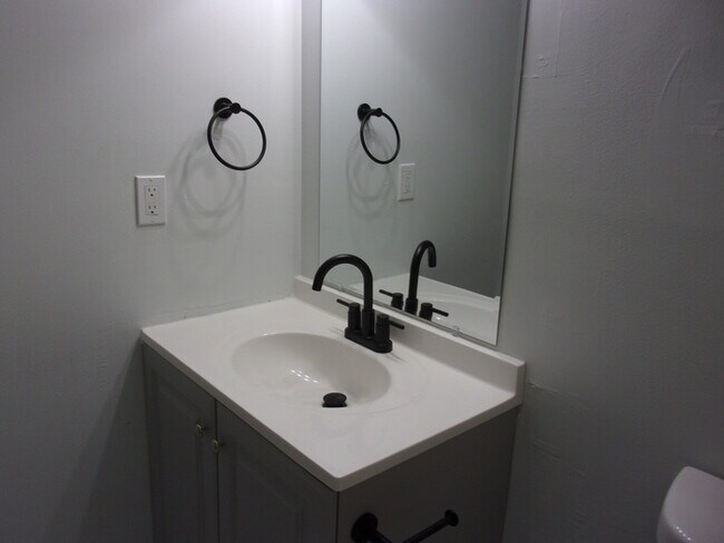 Building Photo - Fully Renovated 2 Bedroom 2 Bath Condo in Eagles Landing