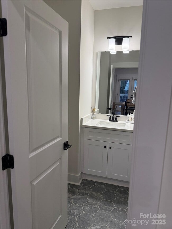 Building Photo - 302 Lester Davis Rd