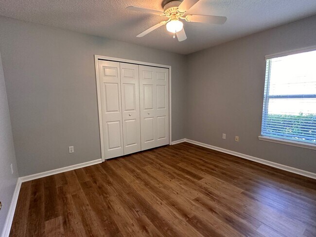 Building Photo - Located in the heart of Fernandina Beach!