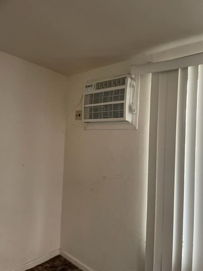 Building Photo - 2 BEDROOM 2 BATH (55+COMMUNITY)