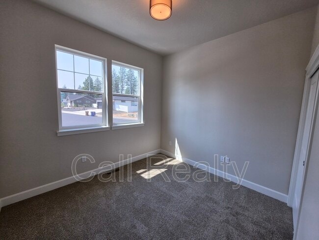 Building Photo - 6208 N Windsor St
