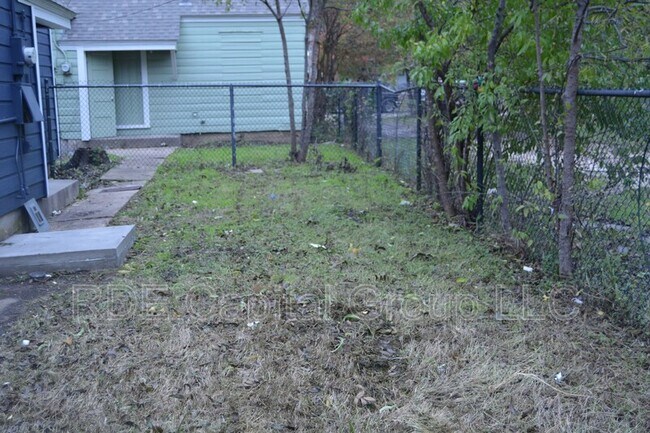 Building Photo - 716 W Cantey St