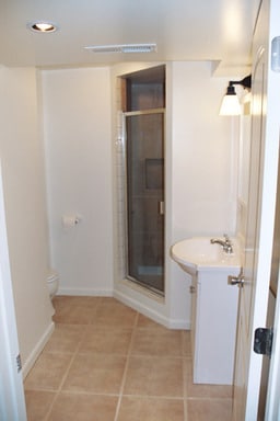 Building Photo - 2 Bedroom Duplex Apartment near Green Lake!