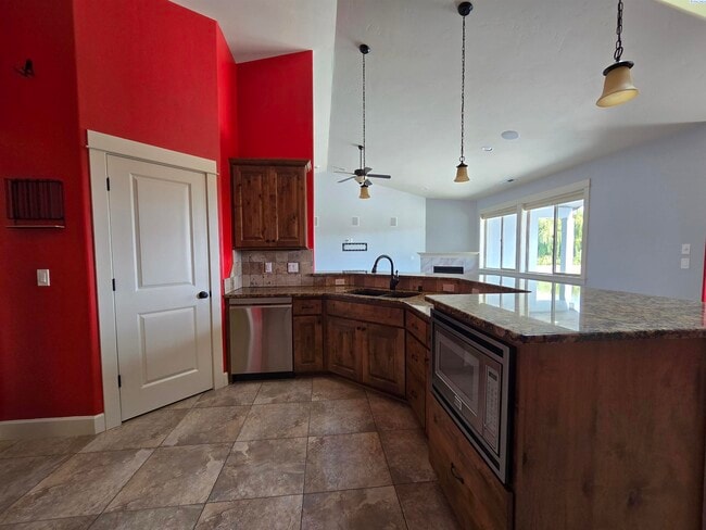Building Photo - 3/4 Acre lot with Pool/Hot and Lawn Care I...