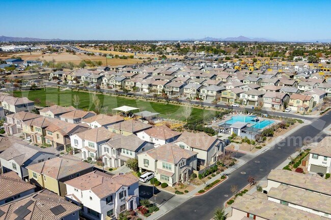 Building Photo - 1178 E Sabino Dr