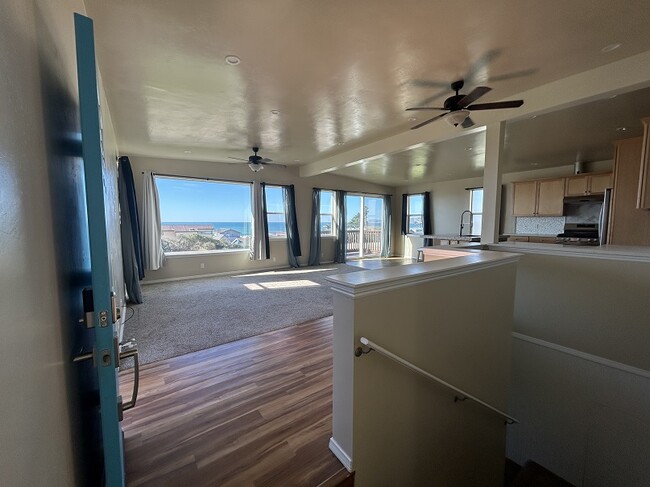 Primary Photo - 3298 Ocean Blvd