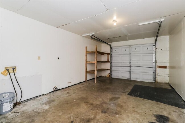 Building Photo - 323 W William Cannon Dr