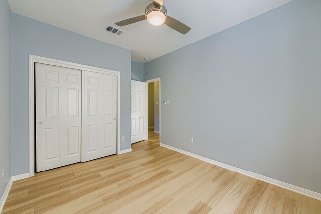 Building Photo - "Charming 3-Bed Townhouse Retreat with 151...