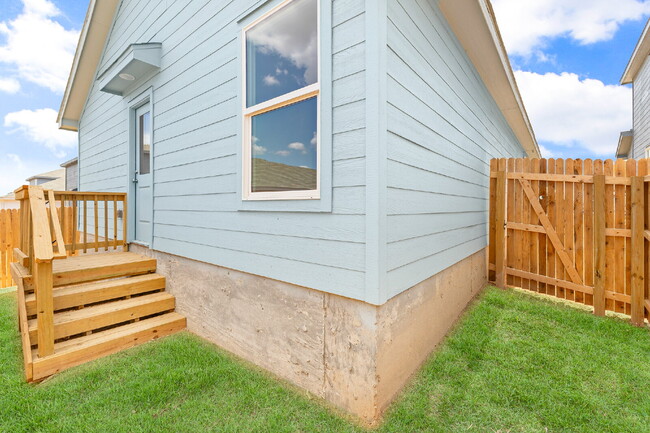 Building Photo - 2823 Red Diamond