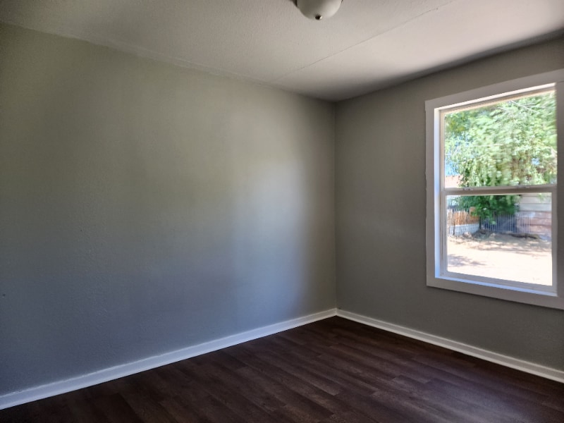 Building Photo - 646 Lois St