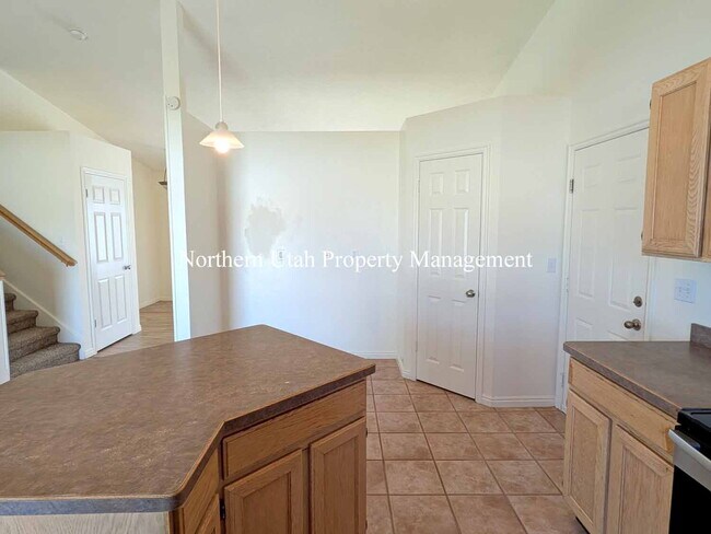 Building Photo - Updated 4 Bed, 2 Bath SFH