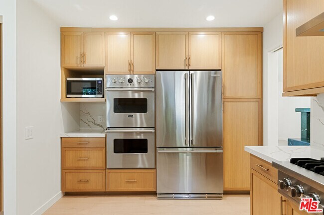 Building Photo - 4933 Collett Ave