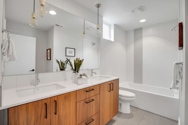 Building Photo - Urban Modern 5 Bedrooms, 3 1/2 Bathrooms, ...