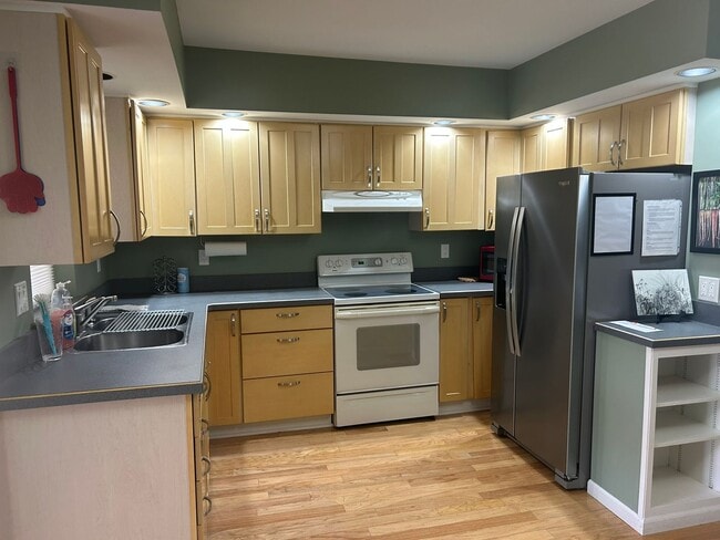 Building Photo - 2 Bedroom Fully Furnished Home in East Tawas