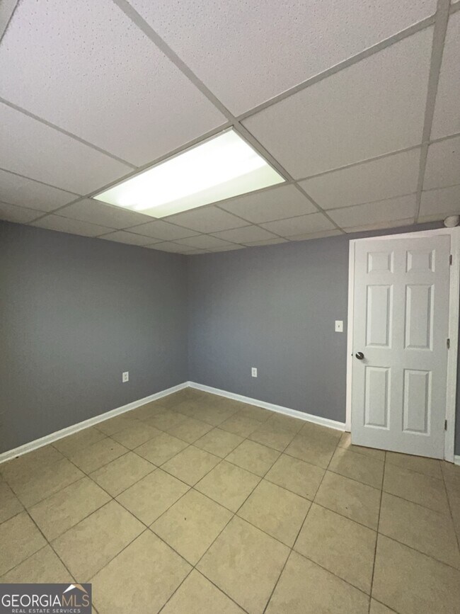 Building Photo - 1682 Charmeth Rd