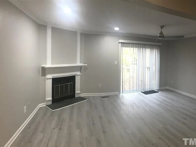Building Photo - 6577 English Oaks Dr