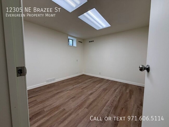 Building Photo - 12305 NE Brazee St