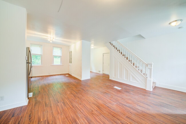 Building Photo - 36 Penelope St