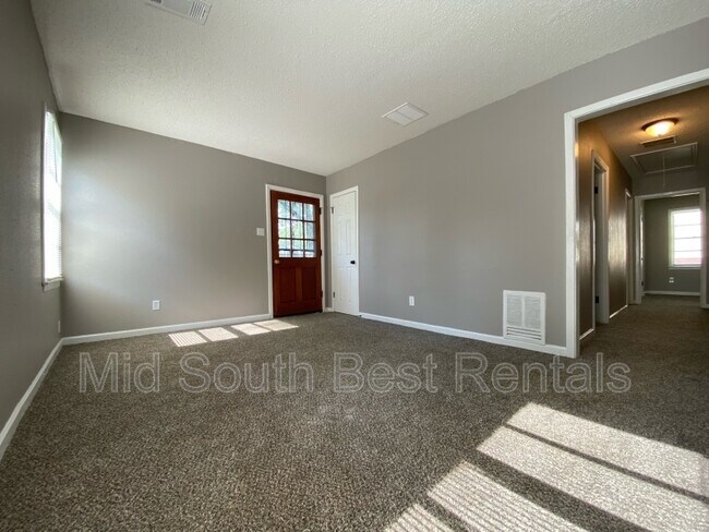 Building Photo - 436 W Brooks Rd