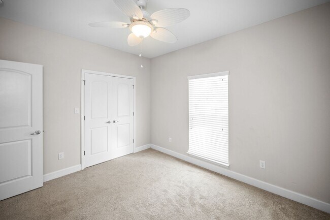 Building Photo - AVAILBALE NOW!