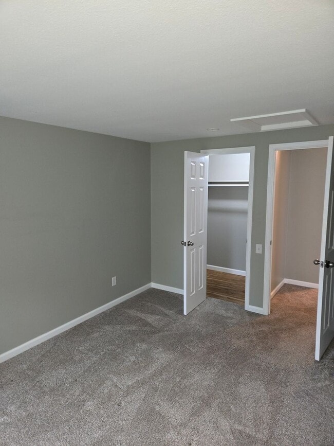 Building Photo - 9938 Grove Way