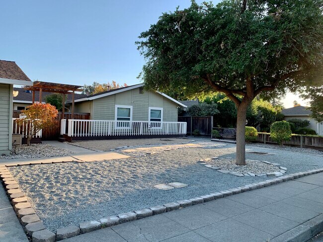 Primary Photo - 964 E Evelyn Ave