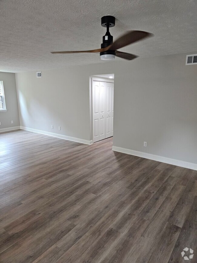 Building Photo - Available NOW. COMPLETELY RENOVATED. Minut...