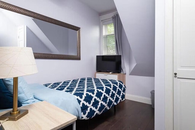 Building Photo - 22 Thurman St