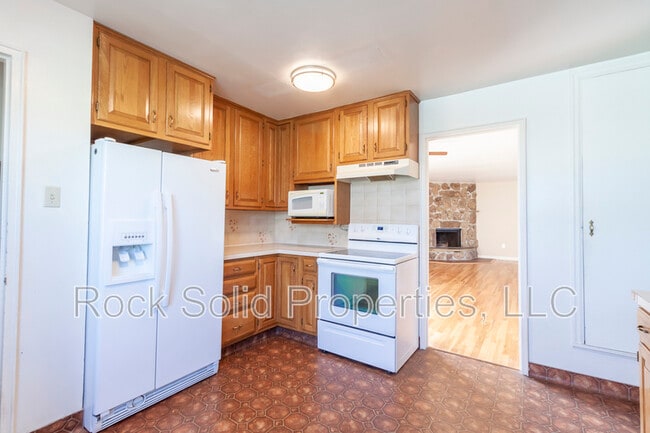 Building Photo - 1529 Walnut Dr