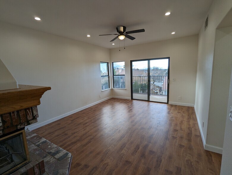 Building Photo - 42057 Parkmont Dr