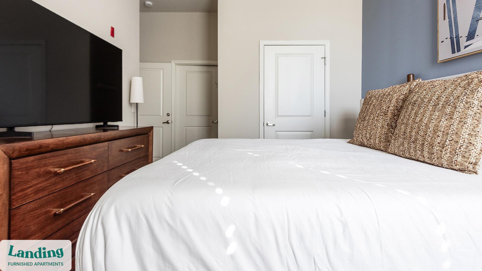 Building Photo - 4050 W Pine Blvd