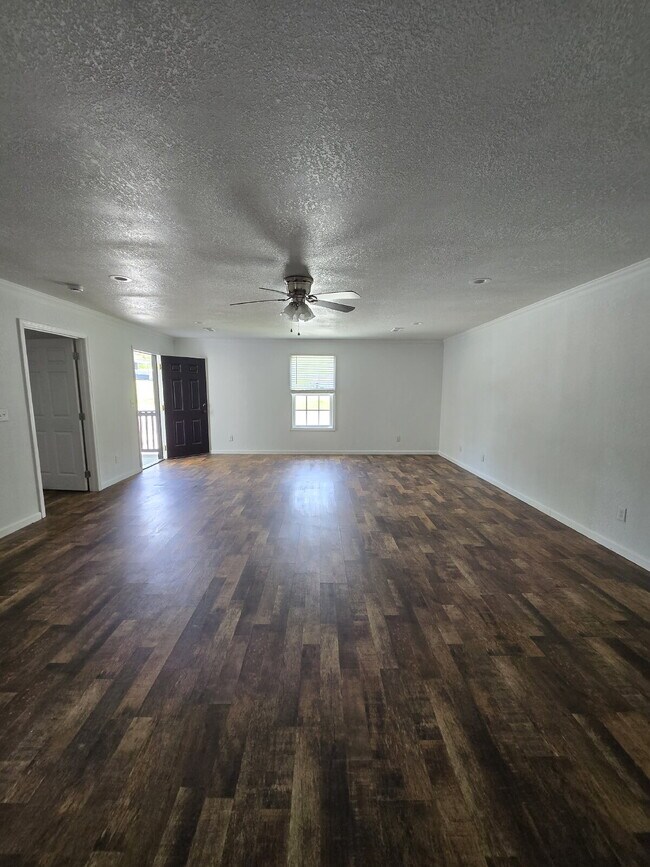 Building Photo - Oversized ONE Bedroom *HALF OFF YOUR FIRST MONTH*
