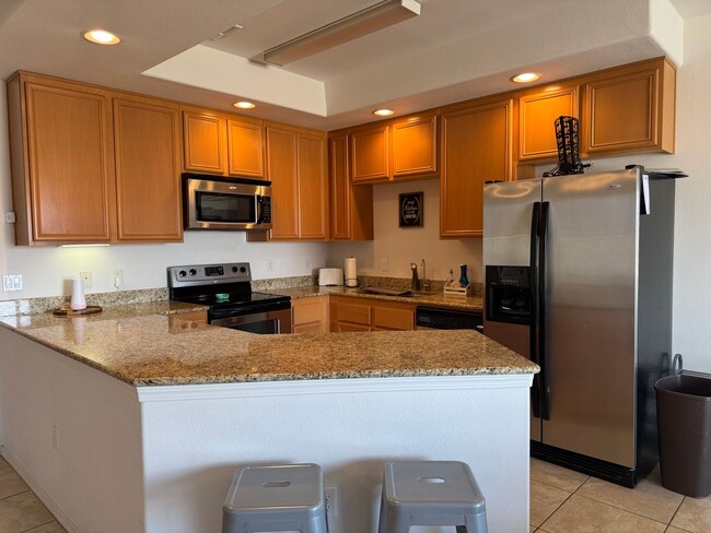 Building Photo - SHORT TERM FULLY FURNISHED 3BD/3BA TOWNHOUSE