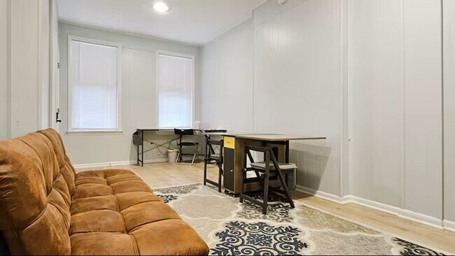 Building Photo - Townhome on Lawyer's Row