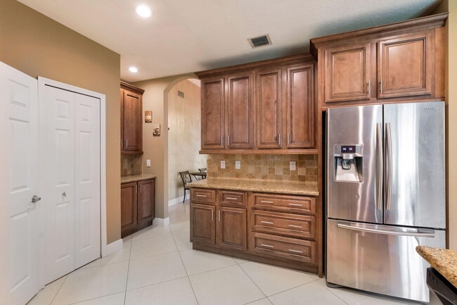 Building Photo - 12372 Cascades Pointe Dr